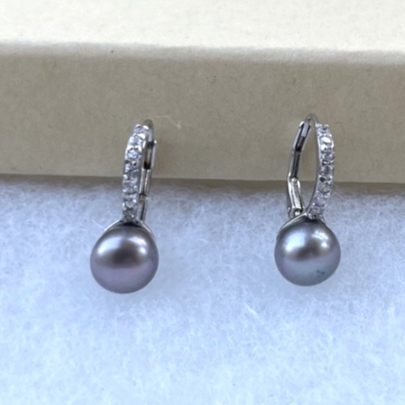 Jewelry - 6mm Gray Pearl Leverback Earrings w/ cz